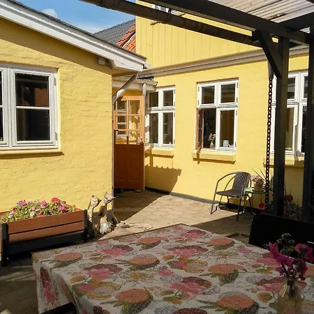 Noreen - 500m From The Sea By Interhome