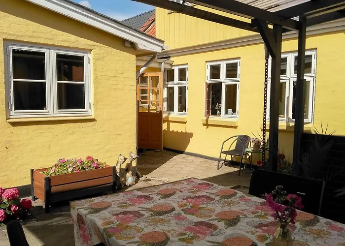 Noreen - 500m From The Sea By Interhome