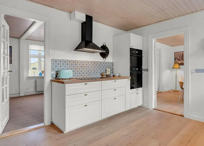 Noreen - 500m From The Sea By Interhome